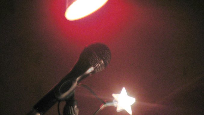 musik_ Mikrophone -christine_danzer Mikrophone_ Musikbeitragsbild -Christine_Danzer- go4jesus