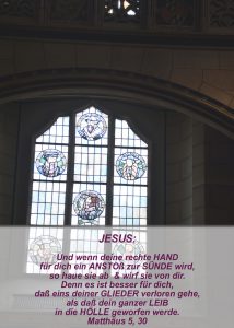 Wittenberg - Schlosskirche - Reformatoren Glasfenster - Christine Danzer - go 4 jesus - Matthäus 5,30- Bibel